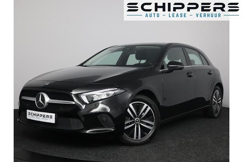 Zwart Occasion 2022 Mercedes A250 Style Hatchback | € 26.900 (Super prijs) - Afbeelding 1/4