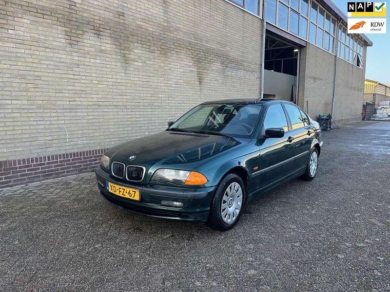 Groen Gebruikt 1998 BMW 318 Executive Sedan | € 699 (Goede deal) - Afbeelding 1/4