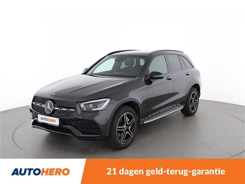 Grijs (metallic) Gebruikt 2020 Mercedes GLC300e Premium Plus SUV | € 35.549 (Goede deal) - Afbeelding 1/4