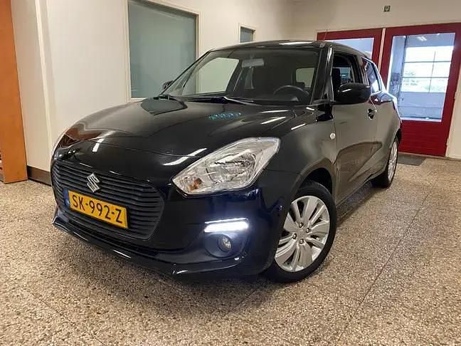 Zwart Gebruikt 2018 Suzuki Swift Hatchback | € 12.500 (Eerlijke prijs) - Afbeelding 1/4