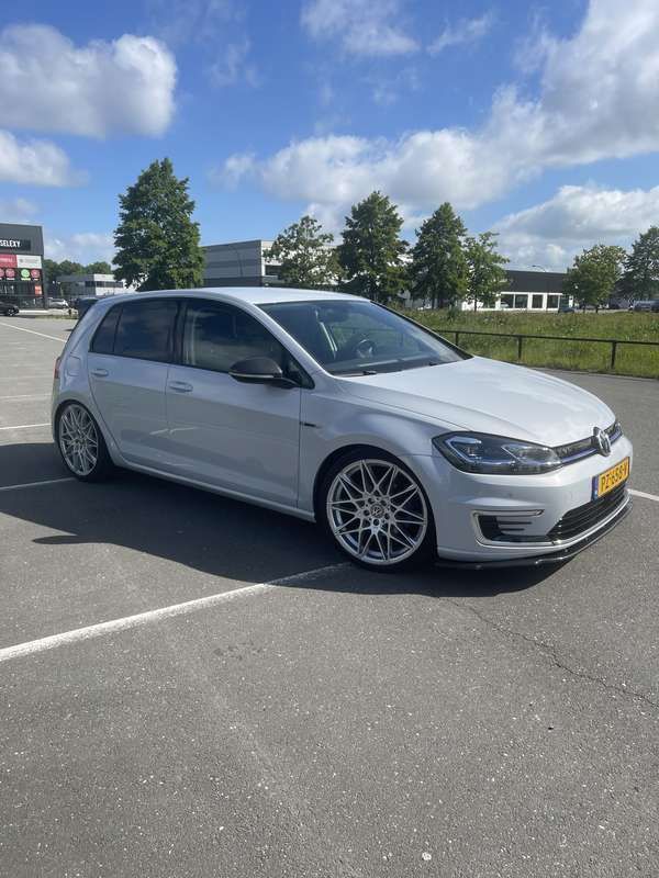 Wit Gebruikt 2017 VW e-Golf Hatchback | € 9.300 (Goede deal) - Afbeelding 1/4