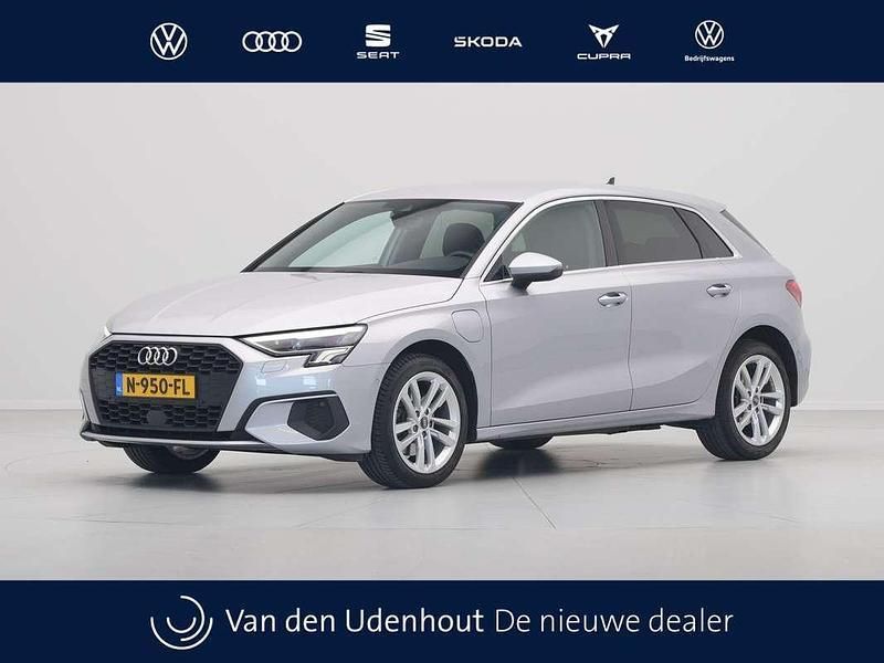 Grijs Gebruikt 2020 Audi A3 Sportback e-tron Sedan | € 24.940 (Eerlijke prijs) - Afbeelding 1/4