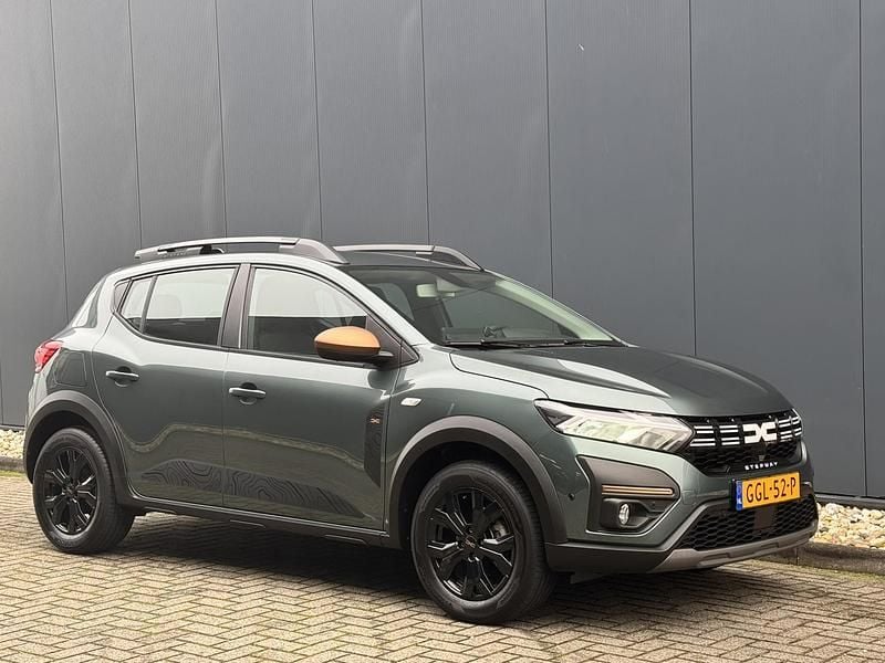 Occasion Dacia Sandero Stepway 93 PK (68 kW) 2024 Groen Hatchback