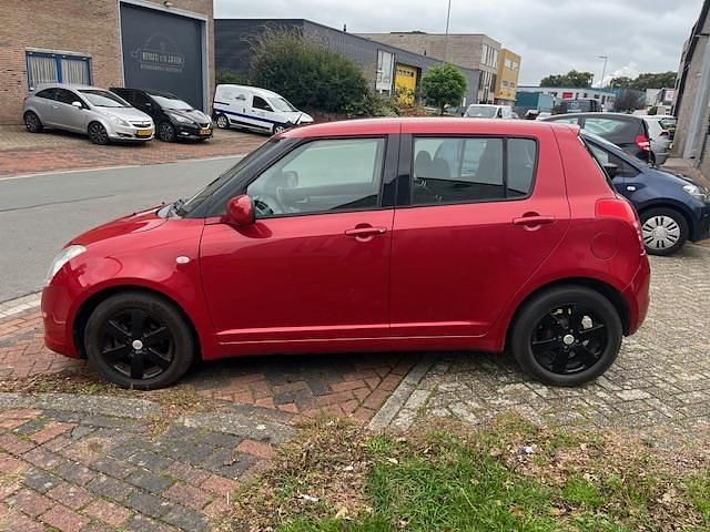 Occasion Suzuki Swift 93 PK (68 kW) 2011 Rood Hatchback