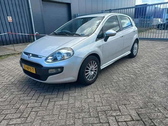 Grijs Gebruikt 2010 Fiat Punto Evo Dynamic Hatchback | € 2.690 (Eerlijke prijs) - Afbeelding 1/4