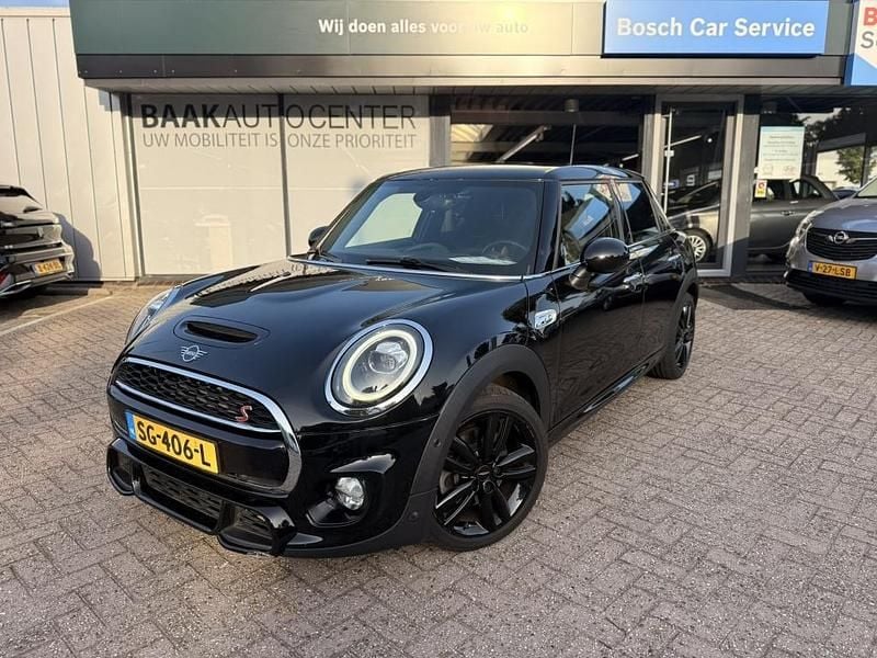 Zwart Gebruikt 2018 Mini Cooper S Hatchback | € 19.950 (Goede deal) - Afbeelding 1/4