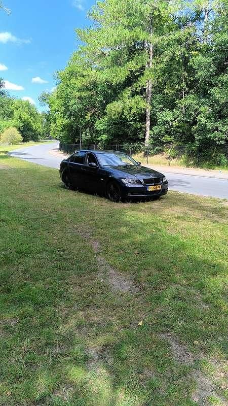 Blauw Gebruikt 2005 BMW 318 Sedan | € 3.000 (Eerlijke prijs) - Afbeelding 1/4