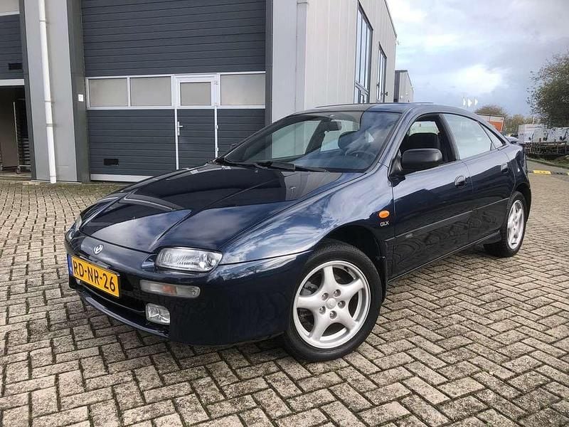 Blauw Gebruikt 1997 Mazda 323F Hatchback | € 6.900 - Afbeelding 1/4