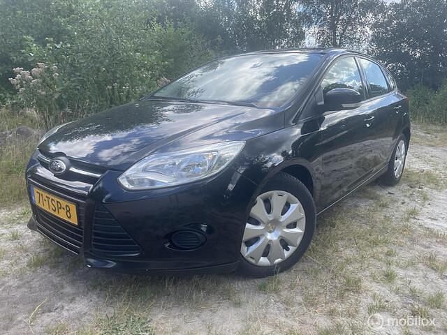 Zwart Gebruikt 2012 Ford Focus Hatchback | € 1.699 (Goede deal) - Afbeelding 1/4