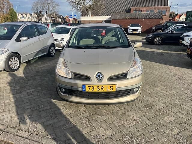 Beige Gebruikt 2006 Renault Clio II Dynamique Hatchback | € 1.450 (Goede deal) - Afbeelding 1/4