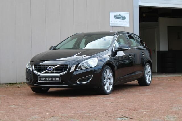 Zwart, metallic lak Gebruikt 2012 Volvo V60 Summum Stationwagen | € 17.950 (Duur) - Afbeelding 1/4