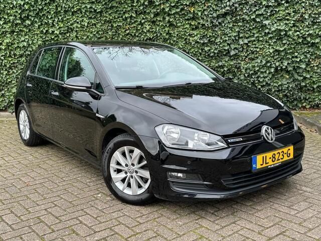 Zwart Gebruikt 2016 VW Golf VII Trendline Hatchback | € 10.950 (Iets duurder) - Afbeelding 1/4
