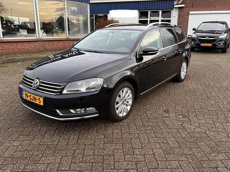 Zwart Occasion 2011 VW Passat Comfortline Stationwagen | € 3.950 (Goede deal) - Afbeelding 1/4