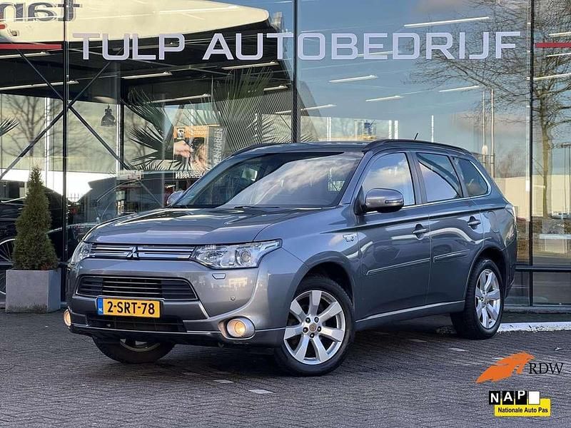 Grijs Occasion 2013 Mitsubishi Outlander P-HEV Instyle SUV | € 8.490 (Eerlijke prijs) - Afbeelding 1/4