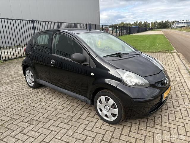 Occasion Toyota Aygo 68 PK (50 kW) 2008 Zwart Hatchback