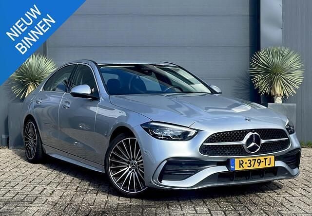 Grijs Gebruikt 2022 Mercedes C180 AMG line Sedan | € 36.450 (Goede deal) - Afbeelding 1/4