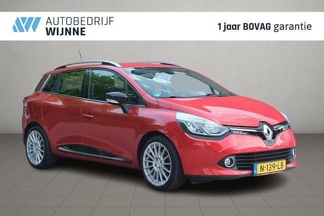 Rood Gebruikt 2016 Renault Clio GrandTour Dynamique Stationwagen | € 9.950 (Eerlijke prijs) - Afbeelding 1/4
