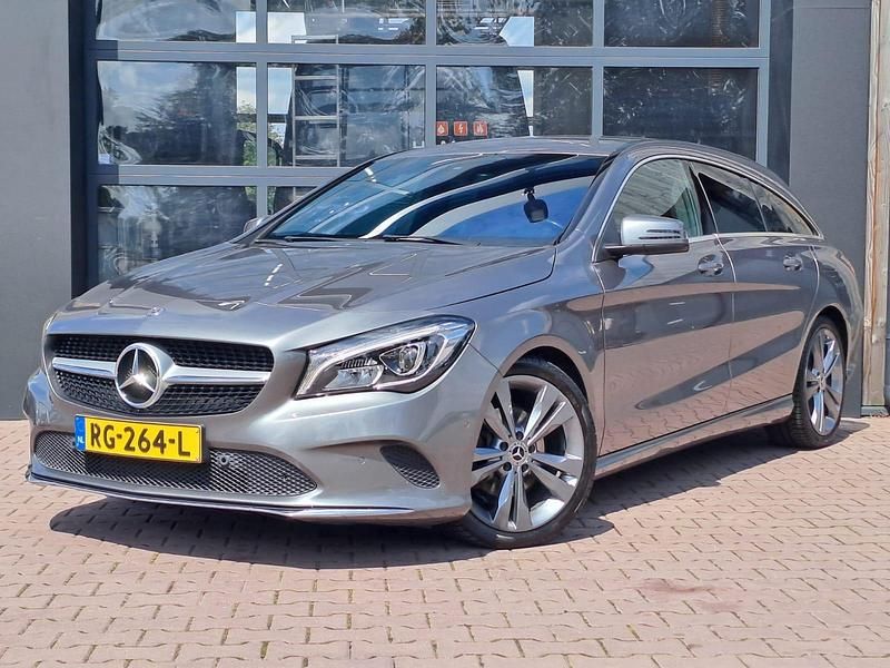 Grijs Gebruikt 2017 Mercedes CLA180 Business Sedan | € 18.950 (Eerlijke prijs) - Afbeelding 1/4