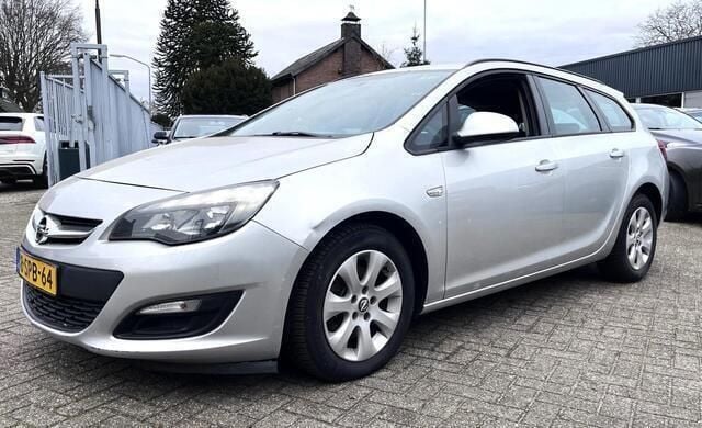 Occasion Opel Astra Business 111 PK (81 kW) 2013 Grijs, metallic lak Stationwagen
