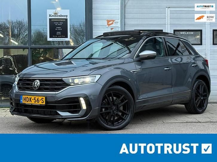 Grijs (metallic) Occasion 2022 VW T-Roc R SUV | € 40.750 (Eerlijke prijs) - Afbeelding 1/4