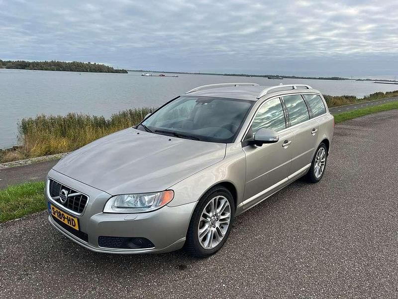 Grijs Gebruikt 2009 Volvo V70 Summum Stationwagen | € 15.450 (Eerlijke prijs) - Afbeelding 1/4