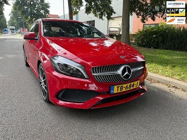Rood Gebruikt 2018 Mercedes A160 Sport Edition Hatchback | € 17.250 (Eerlijke prijs) - Afbeelding 1/4