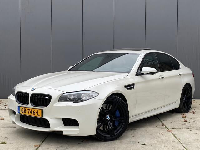Wit, metallic lak Gebruikt 2012 BMW M5 Shadowline Sedan | € 38.995 - Afbeelding 1/4