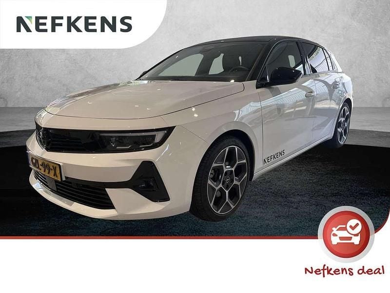 Wit Gebruikt 2025 Opel Astra Ultimate Hatchback | € 35.925 (Eerlijke prijs) - Afbeelding 1/3
