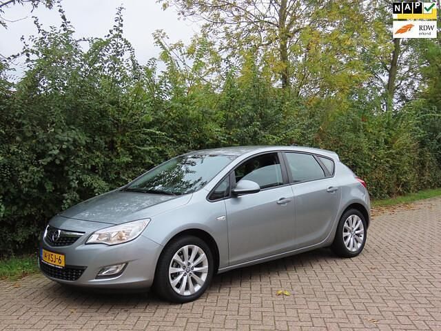 Grijs Gebruikt 2012 Opel Astra Edition Hatchback | € 7.450 (Eerlijke prijs) - Afbeelding 1/4