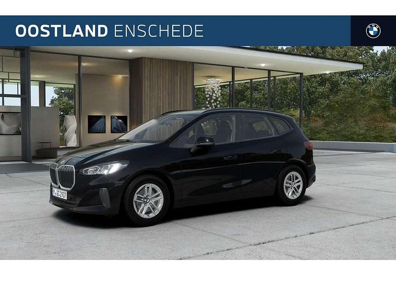 Zwart Nieuw 2025 BMW 220 Active Tourer Shadowline MPV | € 49.278 (Iets duurder) - Afbeelding 1/4