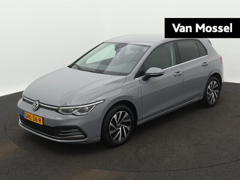 Grijs Gebruikt 2023 VW Golf VIII Pro Hatchback | € 31.900 (Eerlijke prijs) - Afbeelding 1/4