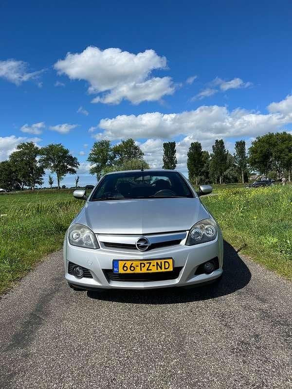 Grijs Gebruikt 2005 Opel Tigra Cosmo Cabriolet | € 3.250 (Iets duurder) - Afbeelding 1/4