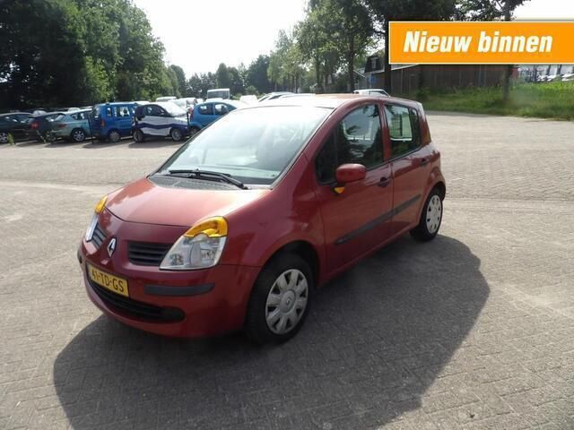 Rood, metallic lak Gebruikt 2006 Renault Modus MPV | € 1.290 (Eerlijke prijs) - Afbeelding 1/4