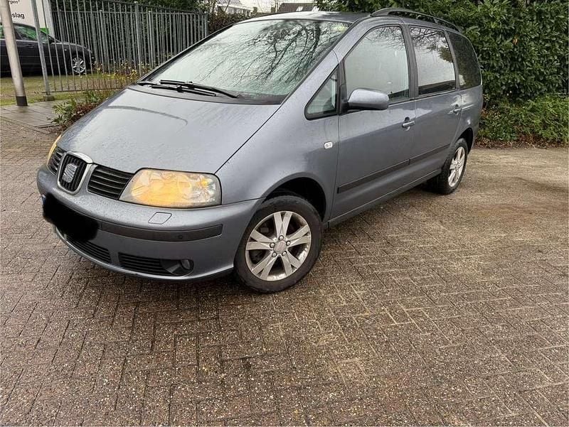 Grijs Occasion 2008 Seat Alhambra MPV | € 2.750 (Eerlijke prijs) - Afbeelding 1/4