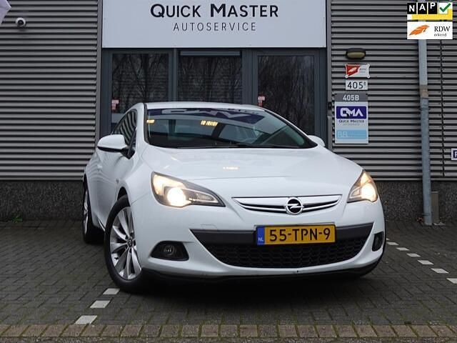 Wit (metallic) Gebruikt 2012 Opel Astra GTC Sport Hatchback | € 5.450 (Eerlijke prijs) - Afbeelding 1/4