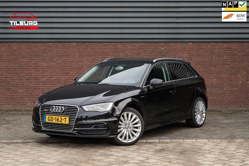 Zwart (metallic) Gebruikt 2015 Audi A3 Sportback e-tron Ambition Hatchback | € 13.250 (Eerlijke prijs) - Afbeelding 1/4
