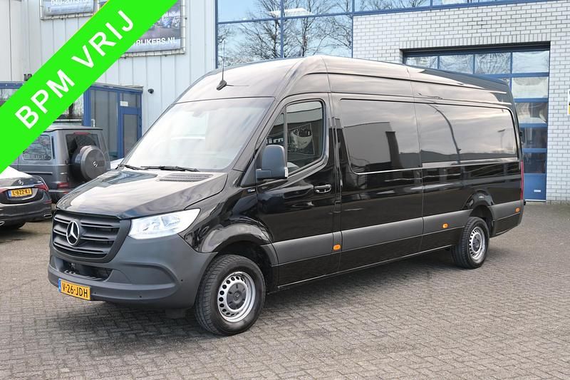 Zwart Gebruikt 2023 Mercedes Sprinter Van | € 31.950 (Eerlijke prijs) - Afbeelding 1/4