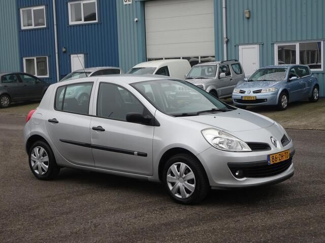 Occasion Renault Clio II 75 PK (55 kW) 2008 Grijs Hatchback