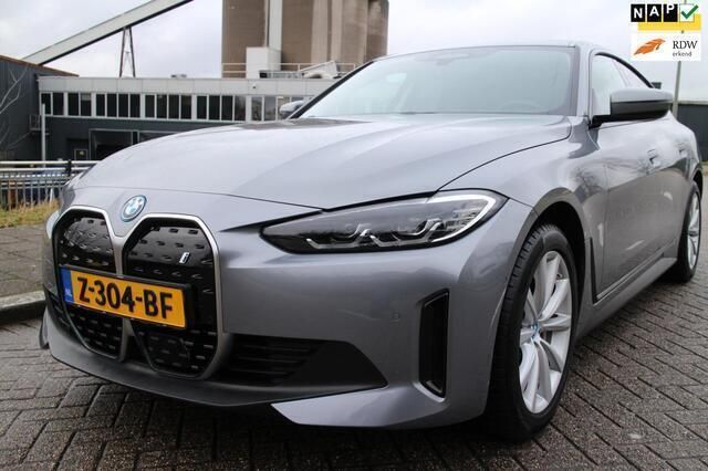 Grijs Gebruikt 2024 BMW i4 Executive Sedan | € 42.950 (Super prijs) - Afbeelding 1/4