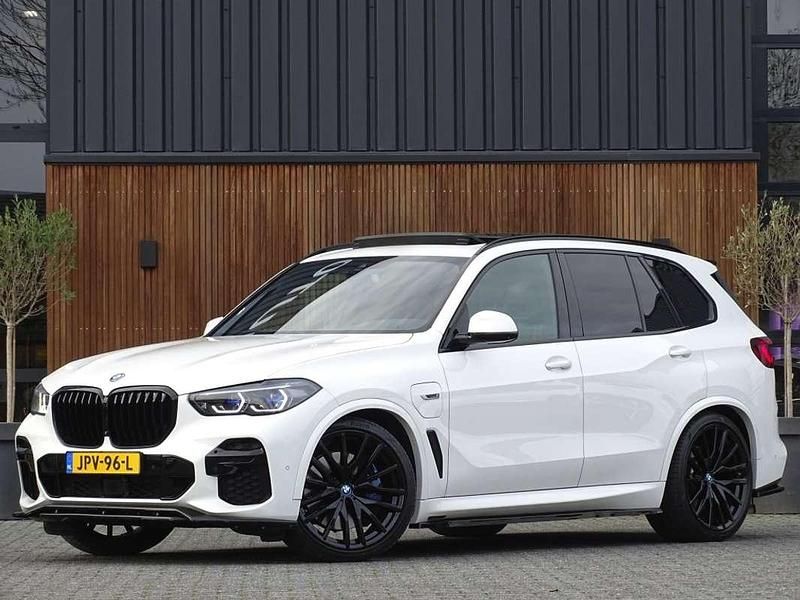 Wit Occasion 2022 BMW X5 M Sport SUV | € 64.995 (Super prijs) - Afbeelding 1/4