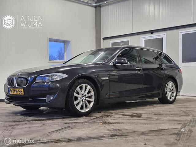 Grijs Occasion 2010 BMW 523 Stationwagen | € 8.900 (Eerlijke prijs) - Afbeelding 1/4