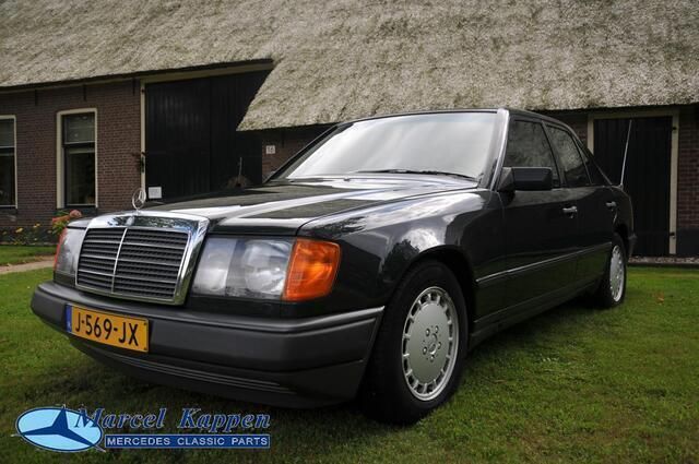 Zwart Gebruikt 1989 Mercedes E260 Sedan | € 16.500 - Afbeelding 1/4