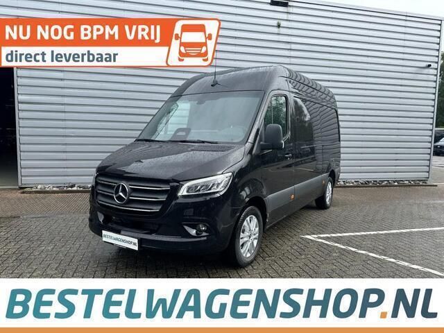 Zwart Nieuw 2024 Mercedes Sprinter Van | € 53.249 - Afbeelding 1/3