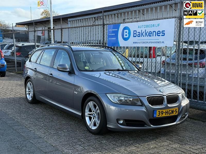 Grijs Gebruikt 2008 BMW 318 Stationwagen | € 2.945 (Goede deal) - Afbeelding 1/4