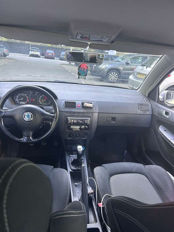 Grijs Gebruikt 2006 Skoda Fabia Elegance Sedan | € 699 (Eerlijke prijs) - Afbeelding 1/4