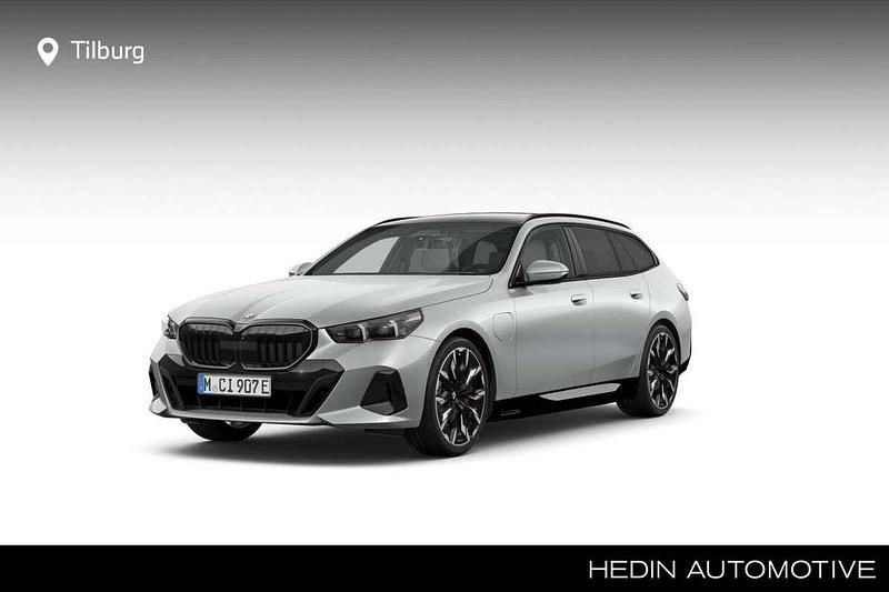 Nieuw 2025 BMW 550e Stationwagen | € 118.029 (Eerlijke prijs) - Afbeelding 1/4