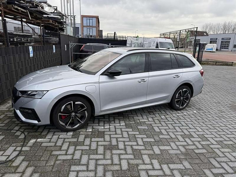 Occasion 2021 Skoda Octavia RS Stationwagen | € 26.000 (Duur) - Afbeelding 1/4