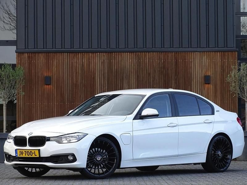 Wit Gebruikt 2016 BMW 330 Executive Sedan | € 12.995 (Super prijs) - Afbeelding 1/4