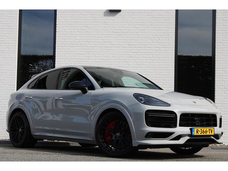 Grijs Gebruikt 2022 Porsche Cayenne Turbo S SUV | € 149.500 - Afbeelding 1/4