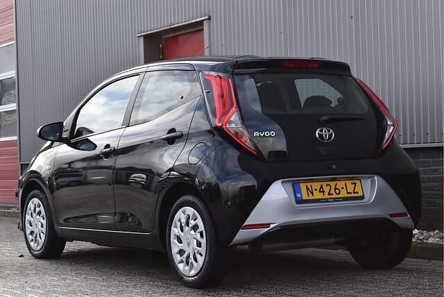 Occasion Toyota Aygo X-play 74 PK (54 kW) 2022 Zwart Hatchback